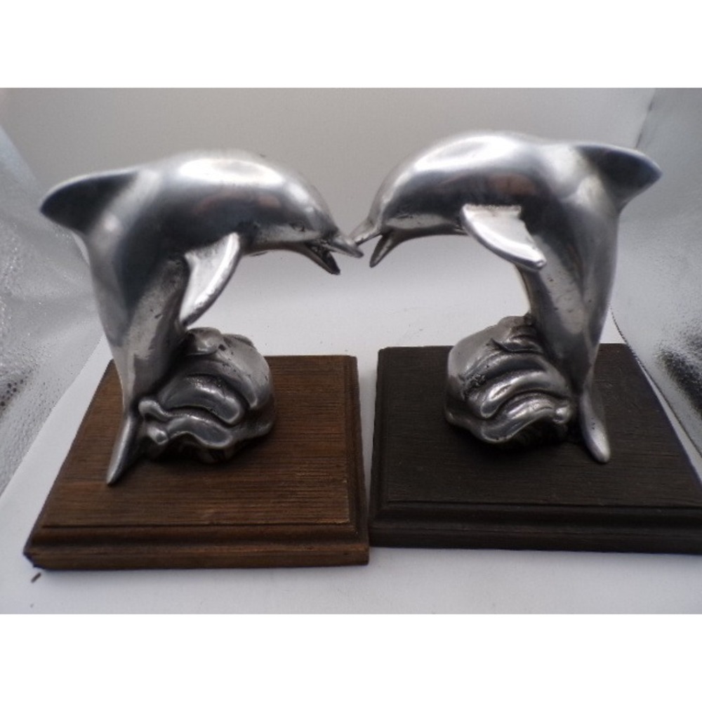 Pair Vintage Metal‎ Dolphins Nautical Ocean Bookends Wood Base Home Decor 7"x7"